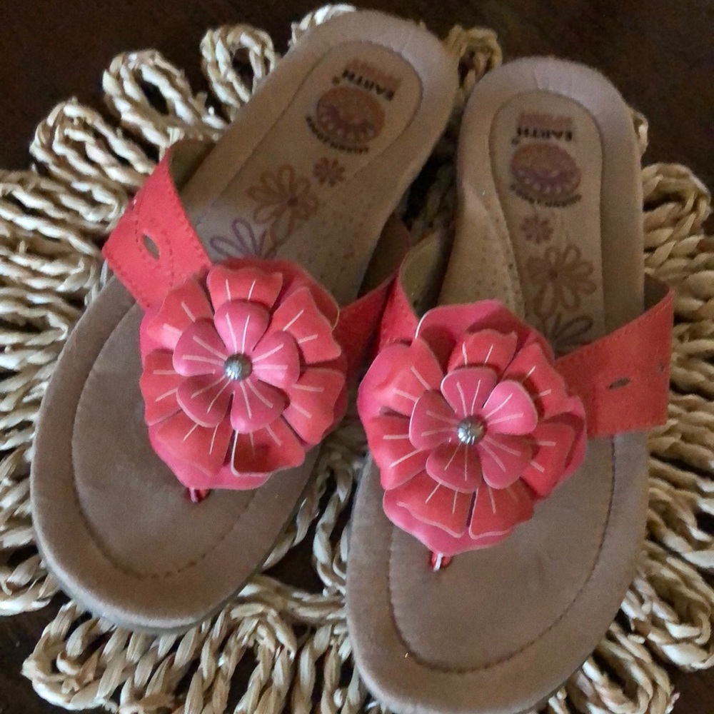 Earth Spirit Gelron 2000 Thong Flip Flop/ Sandals in corral size 6